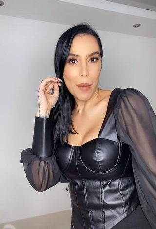 1. Hot Jessi Pereira Shows Cleavage in Black Corset