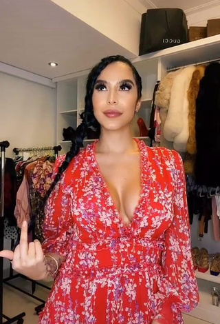 Beautiful Jessi Pereira Shows Cleavage in Sexy Floral Dress