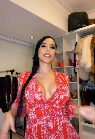 1. Alluring Jessi Pereira Shows Cleavage in Erotic Floral Dress and Bouncing Tits