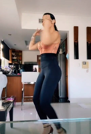 Sexy Jessi Pereira in Black Leggings