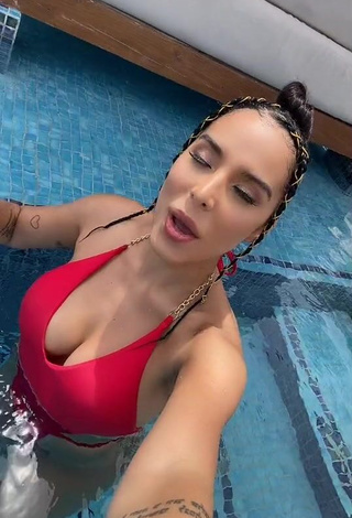 Hot Jessi Pereira Shows Cleavage in Red Swimsuit at the Swimming Pool