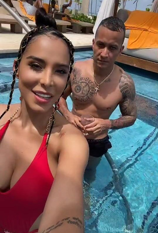 3. Hot Jessi Pereira Shows Cleavage in Red Swimsuit at the Swimming Pool