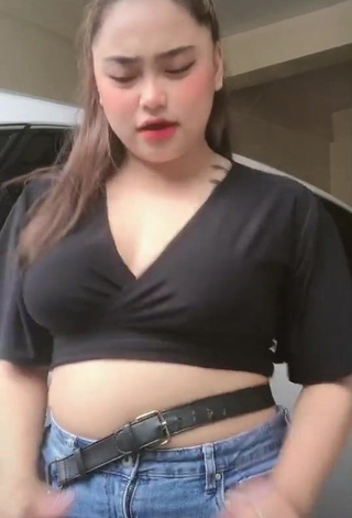 1. Sexy Joanne Duldulao in Black Crop Top and Bouncing Boobs