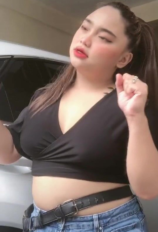 3. Sexy Joanne Duldulao in Black Crop Top and Bouncing Boobs