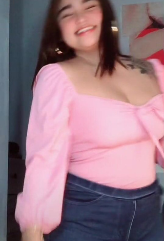 1. Sexy Joanne Duldulao Shows Cleavage in Pink Top and Bouncing Breasts