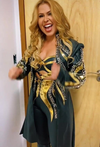 Hot Joelma in Crop Top