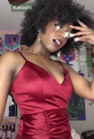 3. Hot Jordan Nata'e Shows Cleavage in Red Dress