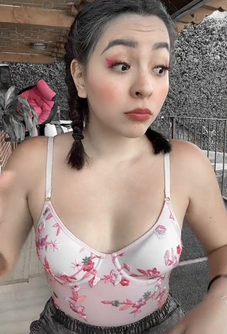 3. Sweetie Karen Bustillos Shows Cleavage in Floral Top and Bouncing Boobs