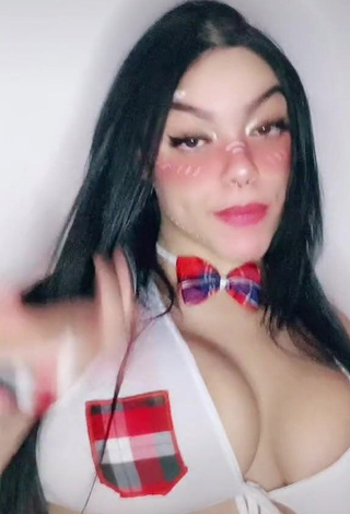 3. Sweetie Karniello Shows Cleavage in White Crop Top and Bouncing Big Boobs