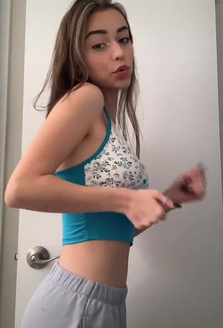 1. Cute Katelyn Elizabeth in Crop Top and Bouncing Boobs