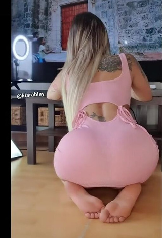 1. Kiarablaysexy Shows her Hot Butt