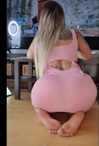 3. Kiarablaysexy Shows her Hot Butt