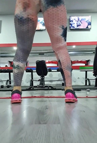 1. Breathtaking Kiarablaysexy Shows Butt in the Sports Club while doing Fitness Exercises