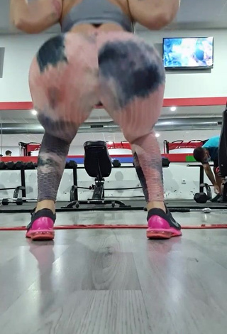 Breathtaking Kiarablaysexy Shows Butt in the Sports Club while doing Fitness Exercises