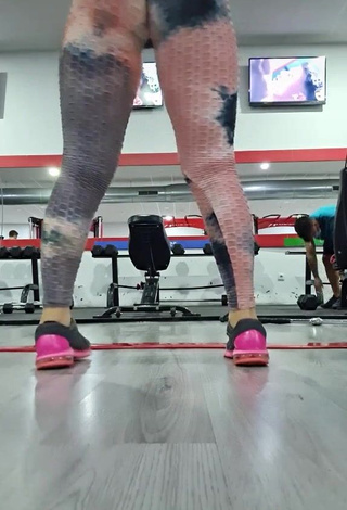 3. Breathtaking Kiarablaysexy Shows Butt in the Sports Club while doing Fitness Exercises