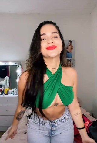 Cute laflowers13 in Green Crop Top (Underboob)