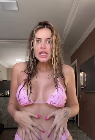 3. Hot Lais Bianchessi Shows Cleavage in Pink Bikini (Underboob)