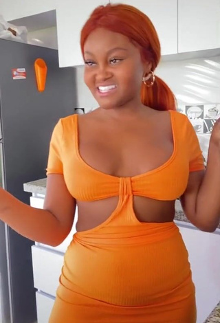 4. Hot Lajesuu Shows Cleavage in Orange Dress