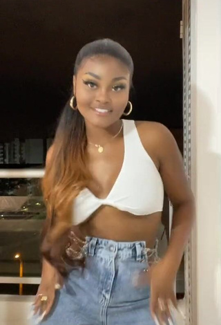 Hot Lajesuu in White Crop Top