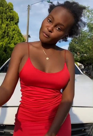 Desirable Lajesuu Shows Cleavage in Crop Top and Bouncing Boobs