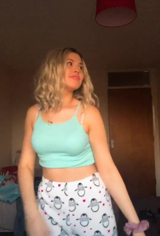 Desirable Liana in Light Green Crop Top