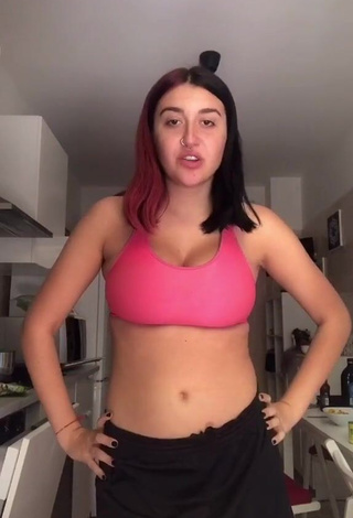 1. Sexy Linda Stabilini Shows Cleavage in Pink Crop Top