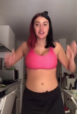 Sexy Linda Stabilini Shows Cleavage in Pink Crop Top