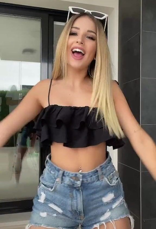 Hot Lorena Fernández in Black Crop Top