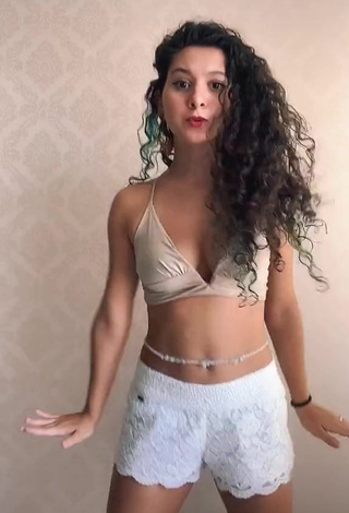 1. Sexy Lorena Tucci Shows Cleavage in Beige Crop Top and Bouncing Boobs