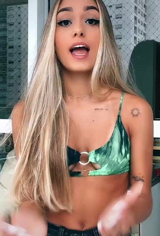 4. Beautiful Luane Guiné in Sexy Green Shorts