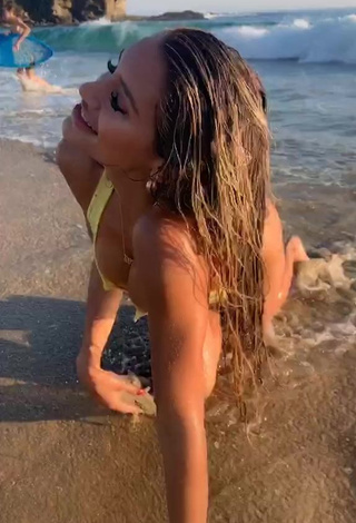 Hottest Mariana Morais Shows Cleavage in Yellow Bikini at the Beach