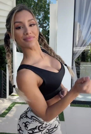 Sexy Mariana Morais Shows Cleavage in Black Sport Bra