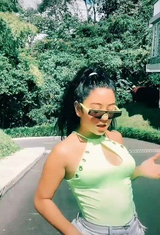 Desirable Mafe Vásquez in Green Top