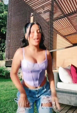 1. Sexy Mafe Vásquez Shows Cleavage in Purple Crop Top