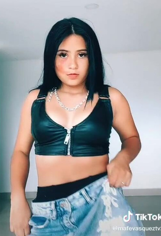 3. Desirable Mafe Vásquez in Crop Top