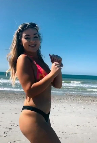 4. Cute Makayla Weaver Shows Butt