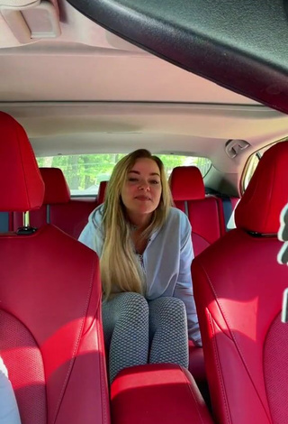 4. Hottie Makayla Weaver Shows Butt in a Car