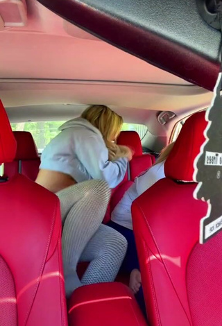 Elegant Makayla Weaver Shows Butt in a Car