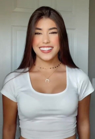 3. Pretty María Paulina in White Crop Top and Bouncing Boobs