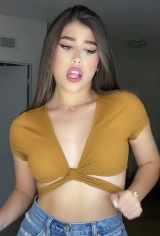 Hottest María Paulina in Brown Crop Top