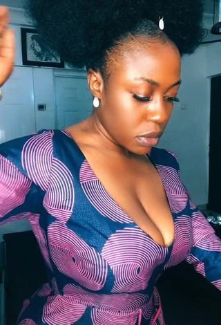 4. Desirable Lilly Chioma Shows Cleavage