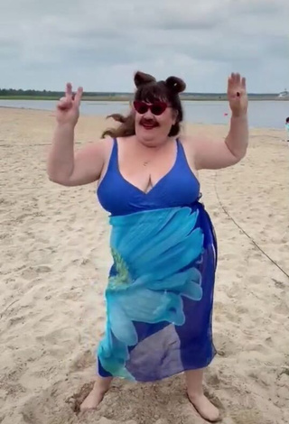 4. Hot Netta Barzilai Shows Cleavage at the Beach and Bouncing Big Breasts