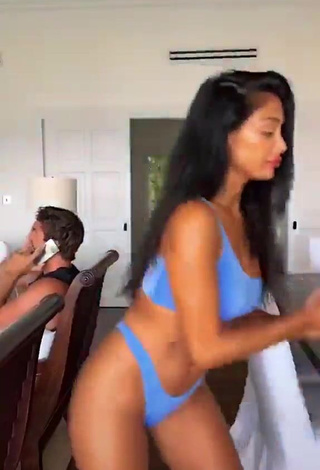 1. Sexy Nicole Scherzinger Shows Cleavage in Blue Bikini