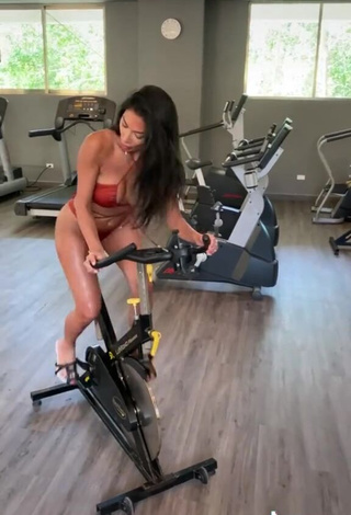 3. Hot Nicole Scherzinger Shows Cleavage in Brown Bikini in the Sports Club while doing Fitness Exercises