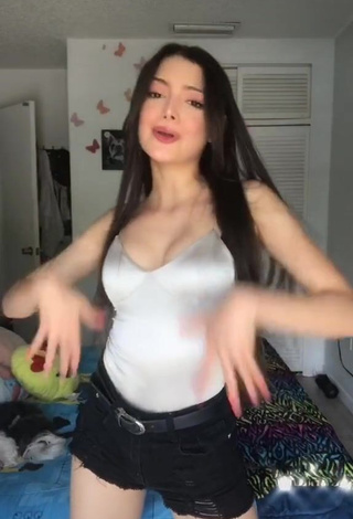 Hot Paola Ruiz Shows Cleavage in White Top