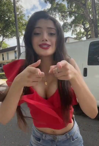 3. Sweetie Paola Ruiz Shows Cleavage in Red Crop Top