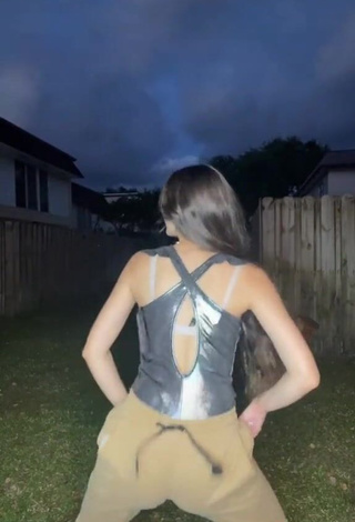 4. Cute Paola Ruiz Shows Cleavage in Silver Top while Twerking