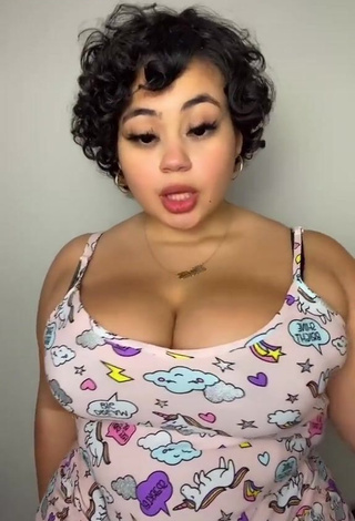 Amazing Phaith Montoya Shows Cleavage and Bouncing Big Boobs