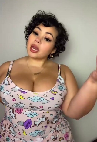 4. Amazing Phaith Montoya Shows Cleavage and Bouncing Big Boobs