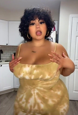 1. Sexy Phaith Montoya Shows Cleavage in Dress and Bouncing Big Boobs